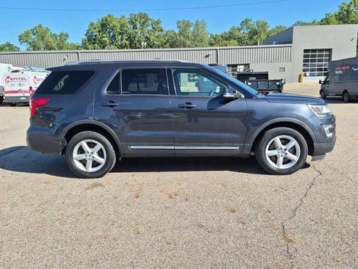 Quartz Metallic 2017 Ford Explorer XLT