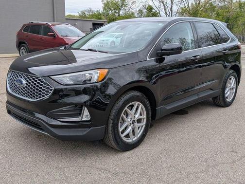 Black Metallic 2023 Ford Edge SEL