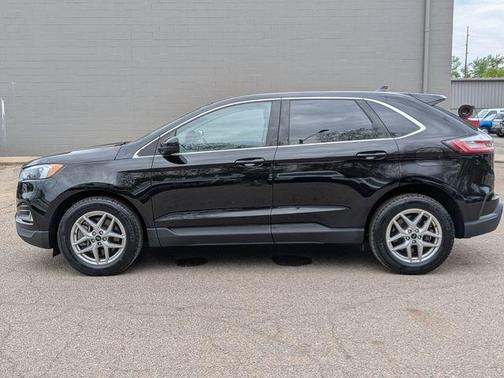 Black Metallic 2023 Ford Edge SEL