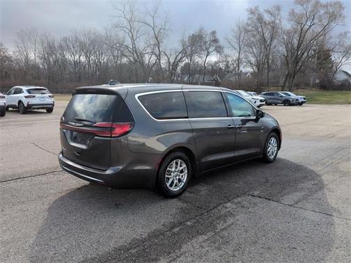 2023 Chrysler Pacifica Touring-L