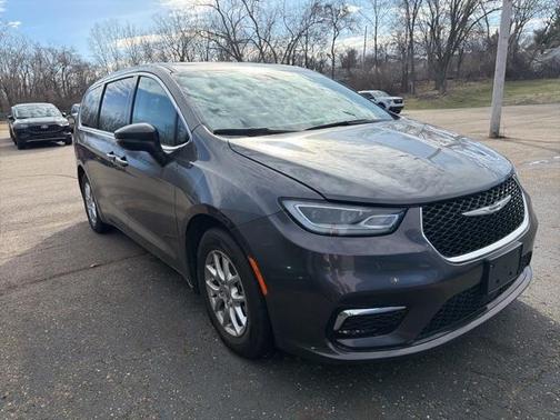 2023 Chrysler Pacifica Touring-L