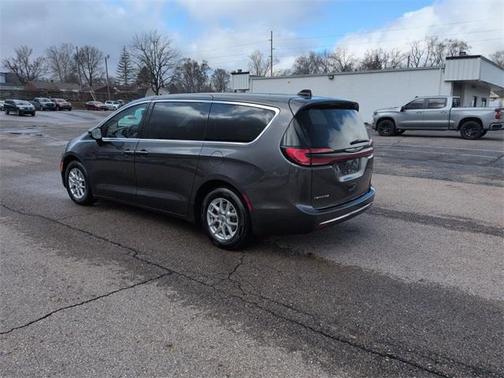 2023 Chrysler Pacifica Touring-L