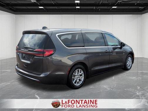 2023 Chrysler Pacifica Touring-L