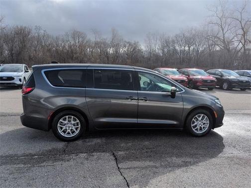 2023 Chrysler Pacifica Touring-L