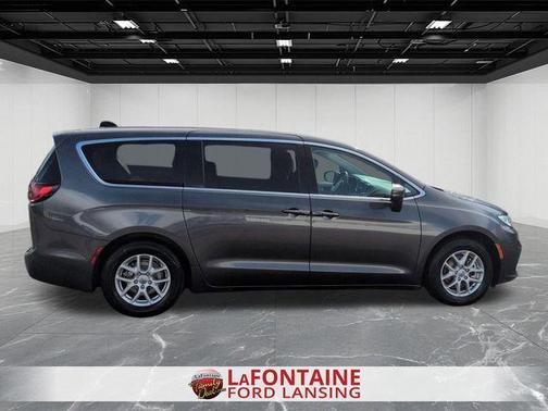 2023 Chrysler Pacifica Touring-L