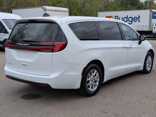 Bright White Clearcoat 2024 Chrysler Pacifica Touring-L