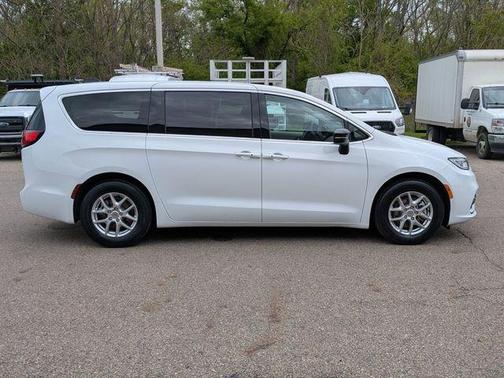 Bright White Clearcoat 2024 Chrysler Pacifica Touring-L