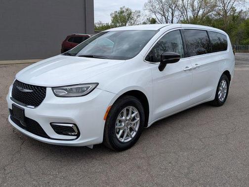 Bright White Clearcoat 2024 Chrysler Pacifica Touring-L