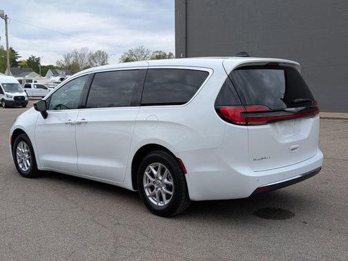 Bright White Clearcoat 2024 Chrysler Pacifica Touring-L