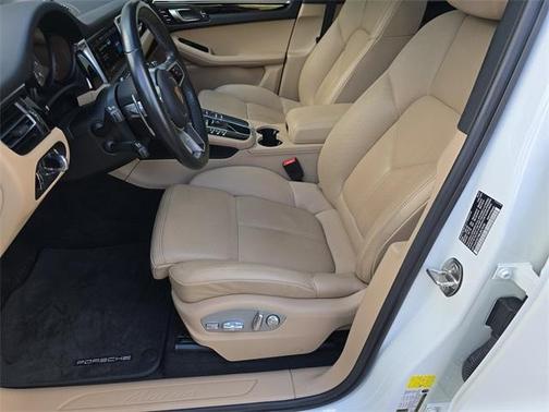 2021 Porsche Macan Base