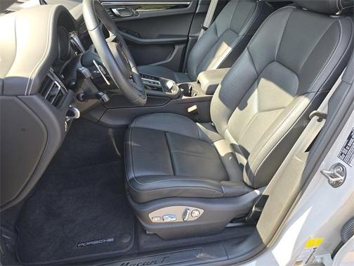 2025 Porsche Macan T