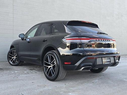 2026 Porsche Macan Base