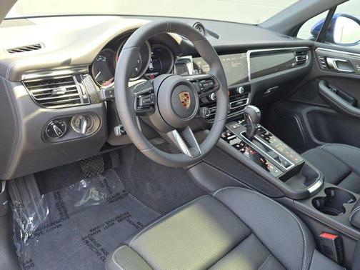 2025 Porsche Macan GTS