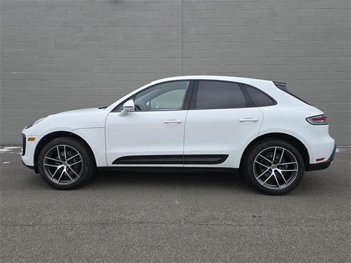 2023 Porsche Macan Base (PDK)