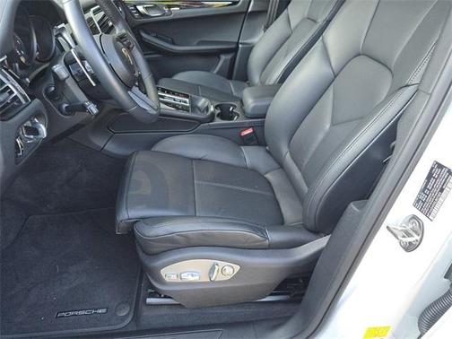 2025 Porsche Macan T
