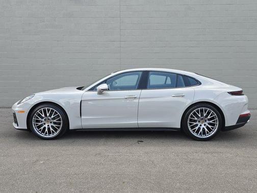 2025 Porsche Panamera 4