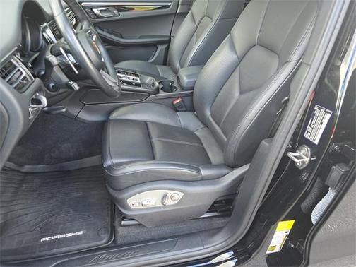 2022 Porsche Macan Base