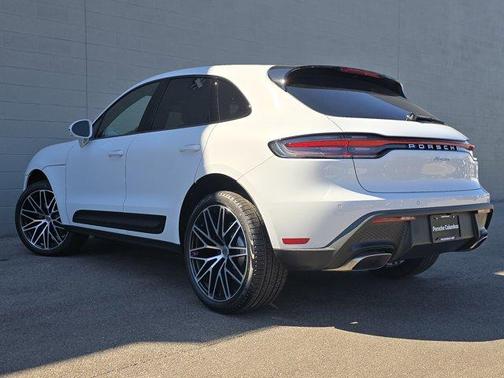 2026 Porsche Macan Base