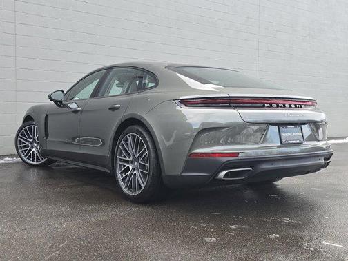 2026 Porsche Panamera 4