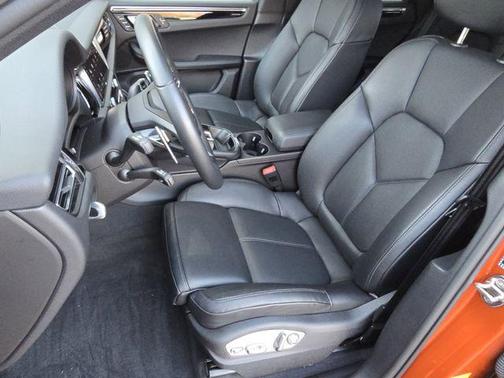 2025 Porsche Macan T