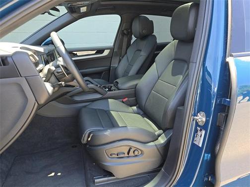 2025 Porsche Cayenne Base