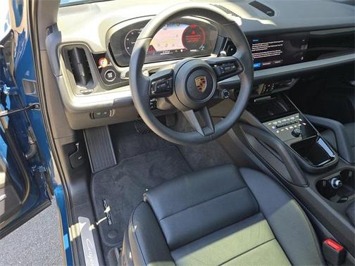 2025 Porsche Cayenne Base