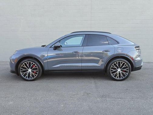 2025 Porsche Macan 4S