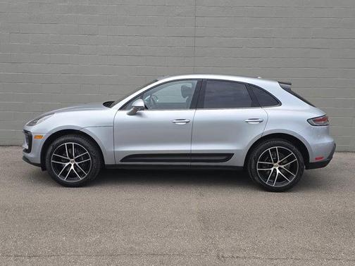 Dolomite Silver Metallic 2026 Porsche Macan