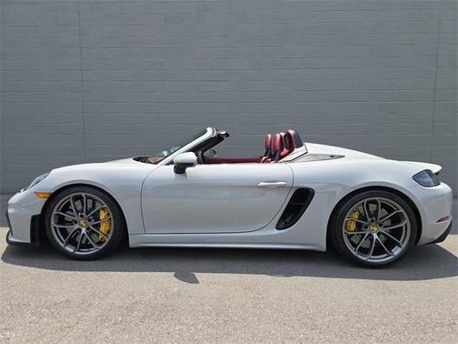 2022 Porsche 718 Spyder Base