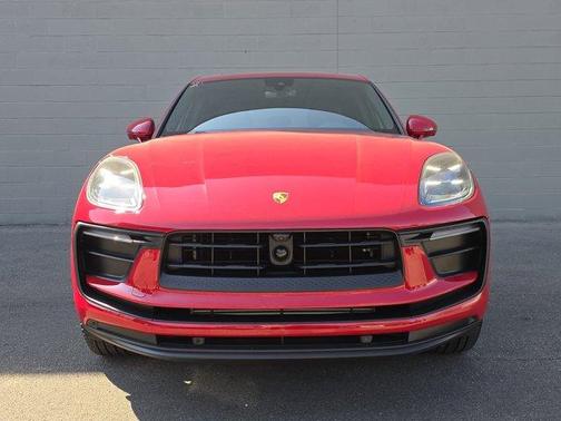 2025 Porsche Macan T