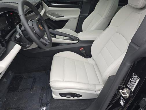 2026 Porsche Macan 4