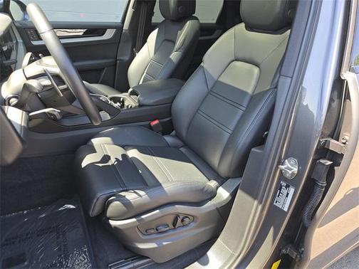 2025 Porsche Cayenne AWD