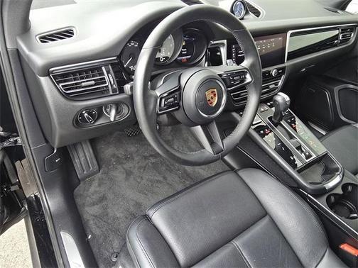 2022 Porsche Macan S