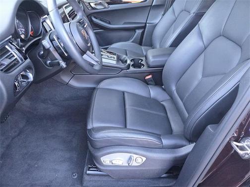 2025 Porsche Macan T