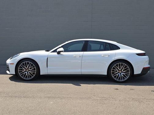 2025 Porsche Panamera 4