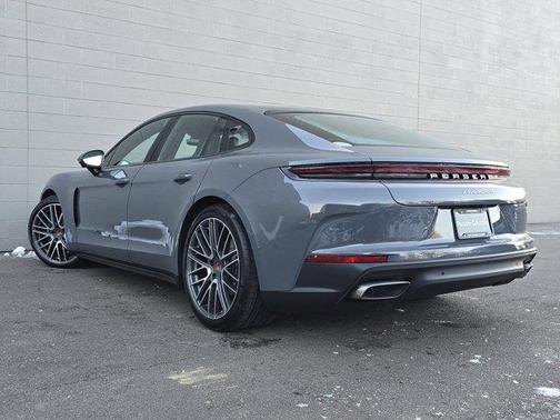2026 Porsche Panamera 4