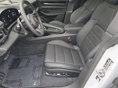 2026 Porsche Macan 4