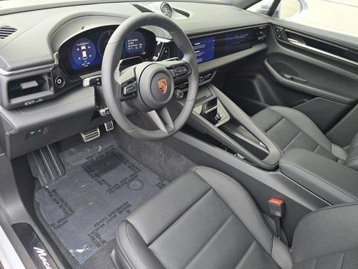 2026 Porsche Macan 4