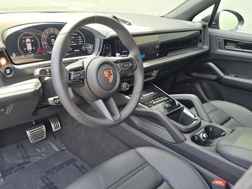 2025 Porsche Cayenne GTS