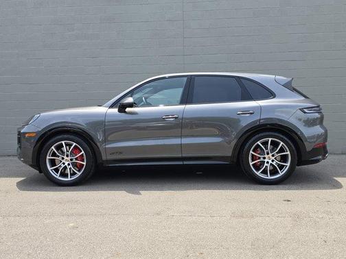 2025 Porsche Cayenne GTS