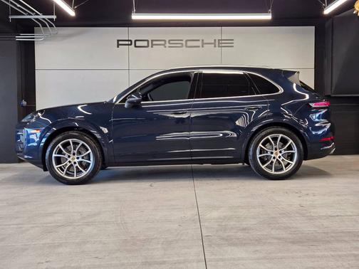 Algarve Blue Metallic 2024 Porsche Cayenne