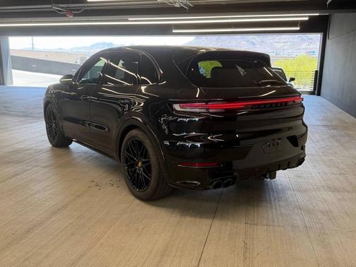 Chromite Black Metallic 2025 Porsche Cayenne