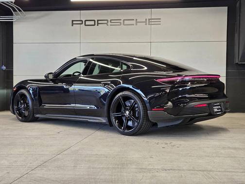Jet Black Metallic 2021 Porsche Taycan