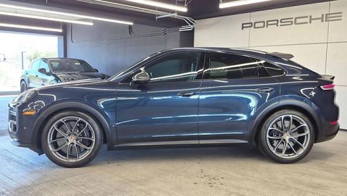 Algarve Blue Metallic 2024 Porsche Cayenne