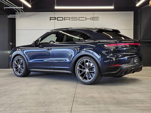 Algarve Blue Metallic 2024 Porsche Cayenne