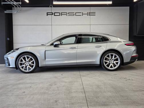 Dolomite Silver Metallic 2026 Porsche Panamera