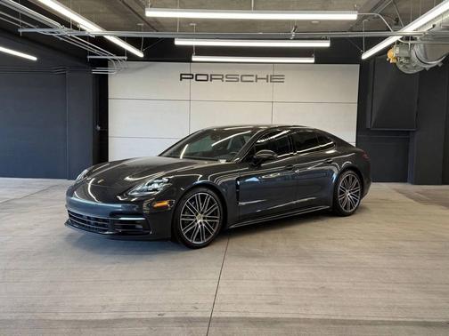 2018 Porsche Panamera 