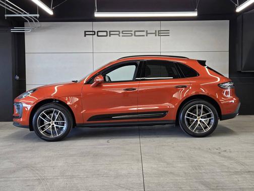 Papaya Metallic 2025 Porsche Macan