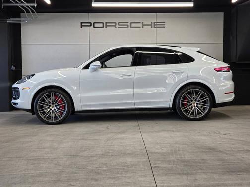 Carrara White Metallic 2023 Porsche Cayenne
