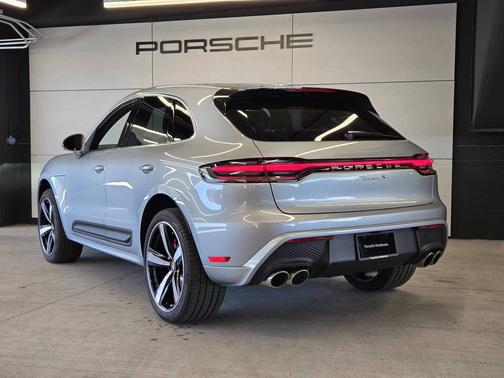 Dolomite Silver Metallic 2026 Porsche Macan
